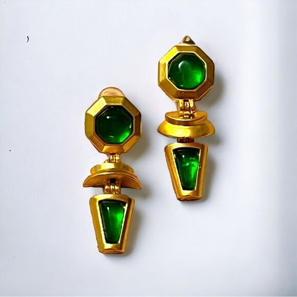 ⭐️3/$25⭐️ Gold Tone Green Glass Cabochon Dangle Earrings Sterling Silver Posts - Picture 1 of 5